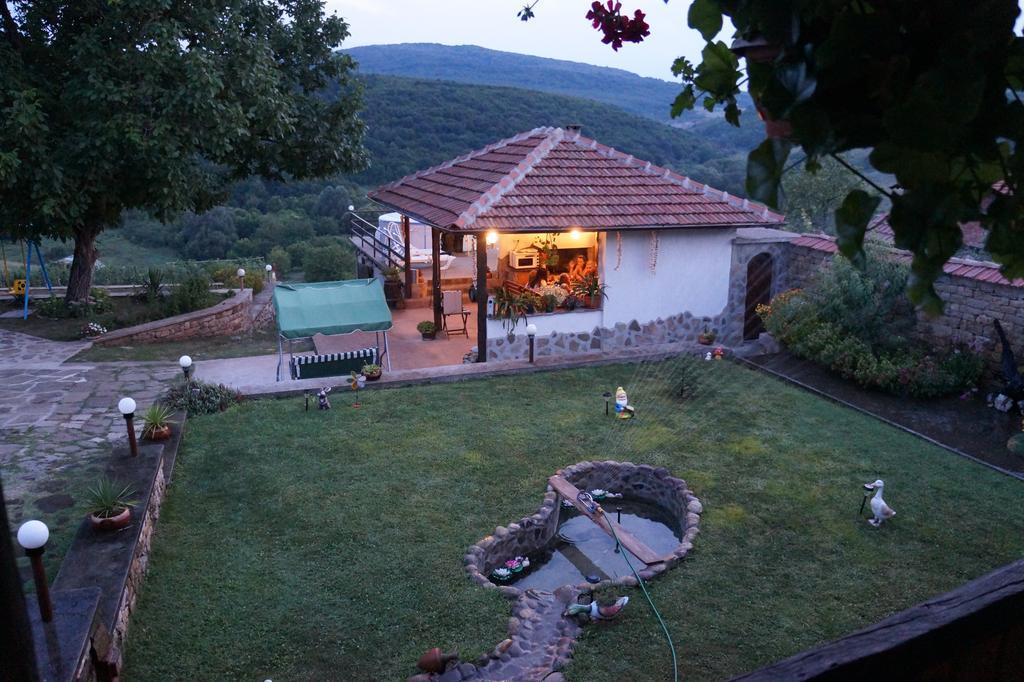 Къща Бела Villa Хлевене Екстериор снимка
