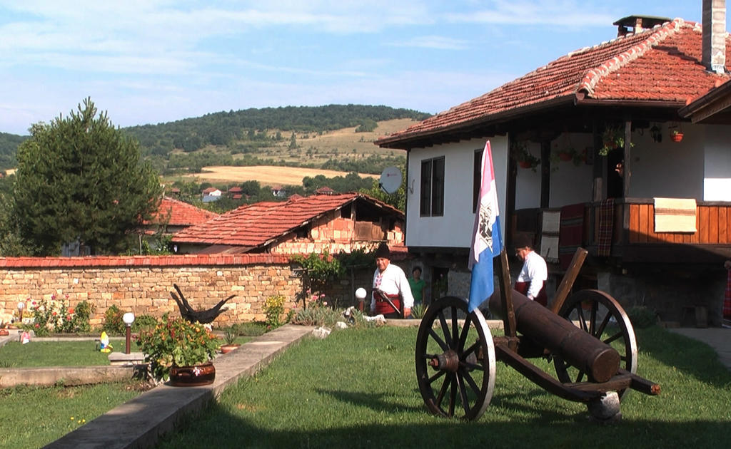 Къща Бела Villa Хлевене Екстериор снимка
